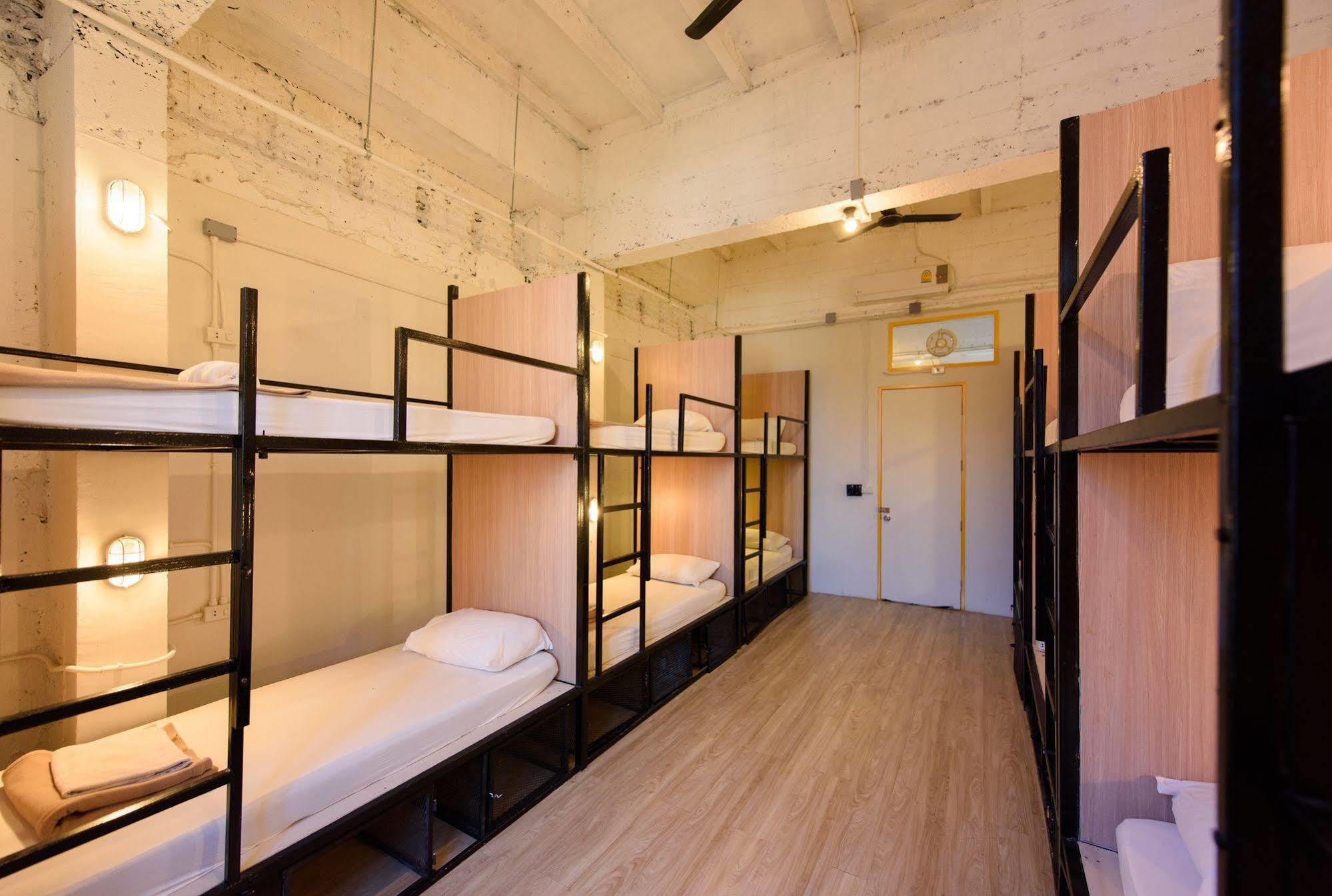 Warm White Hostel Бангкок Екстер'єр фото