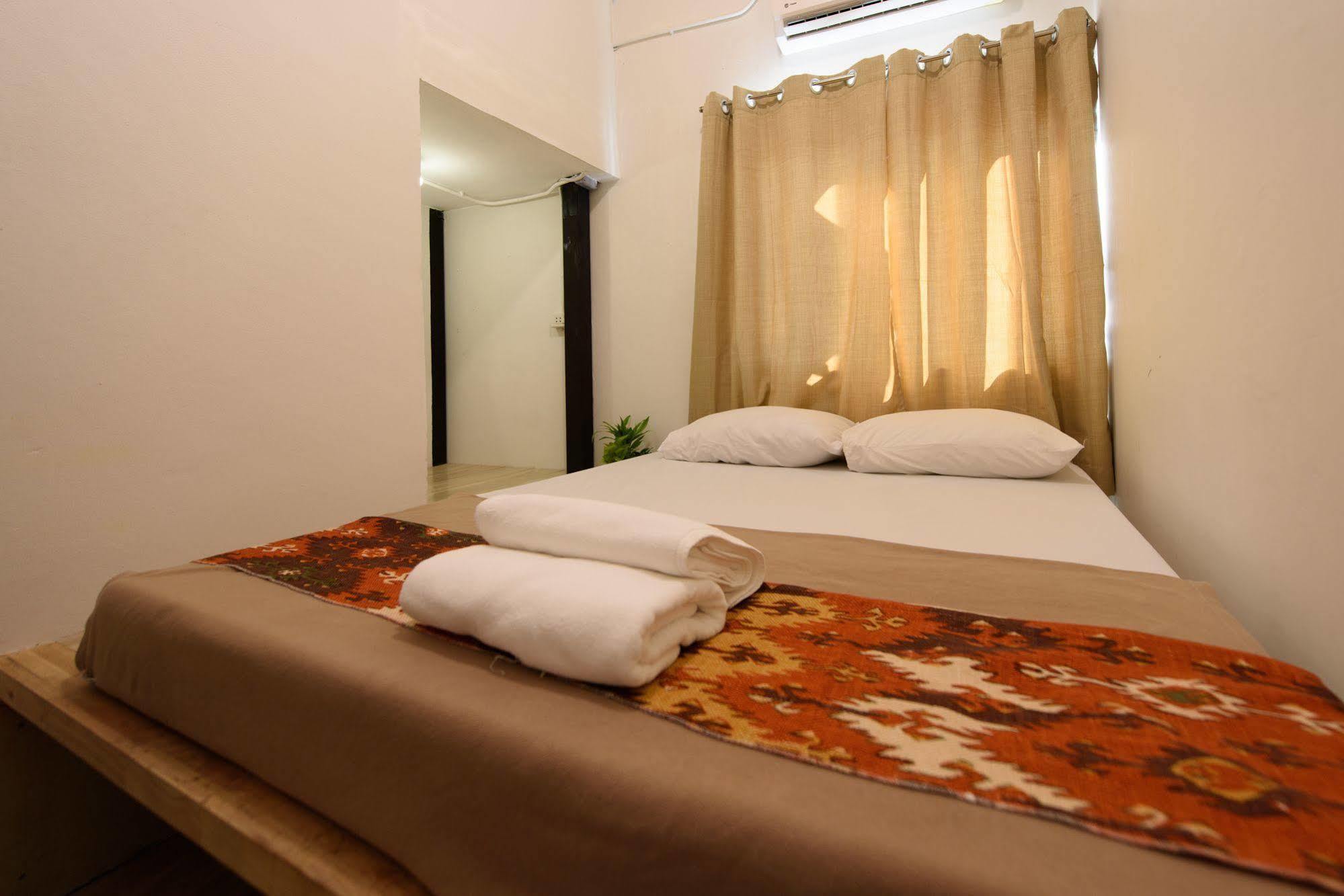 Warm White Hostel Бангкок Екстер'єр фото