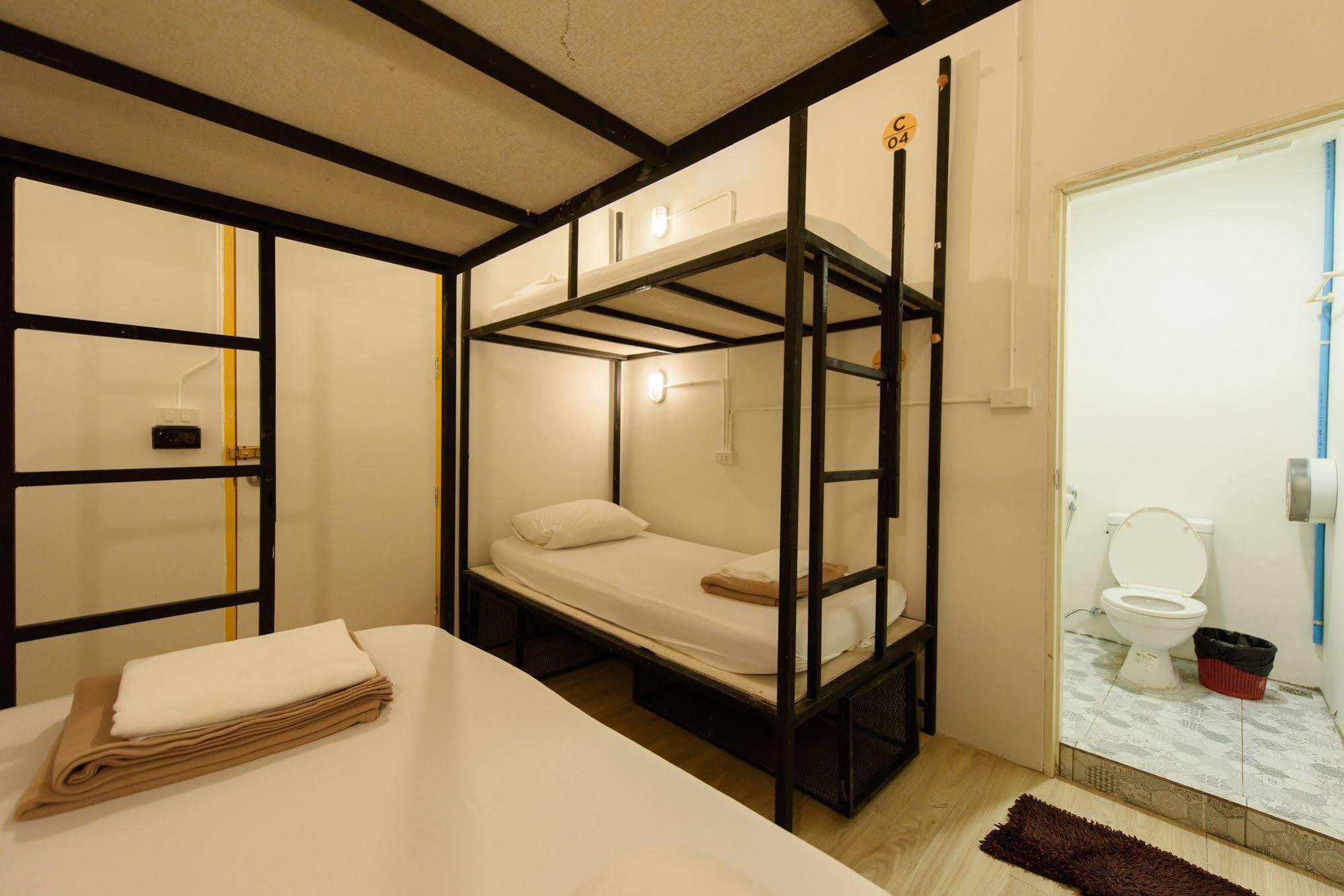 Warm White Hostel Бангкок Екстер'єр фото