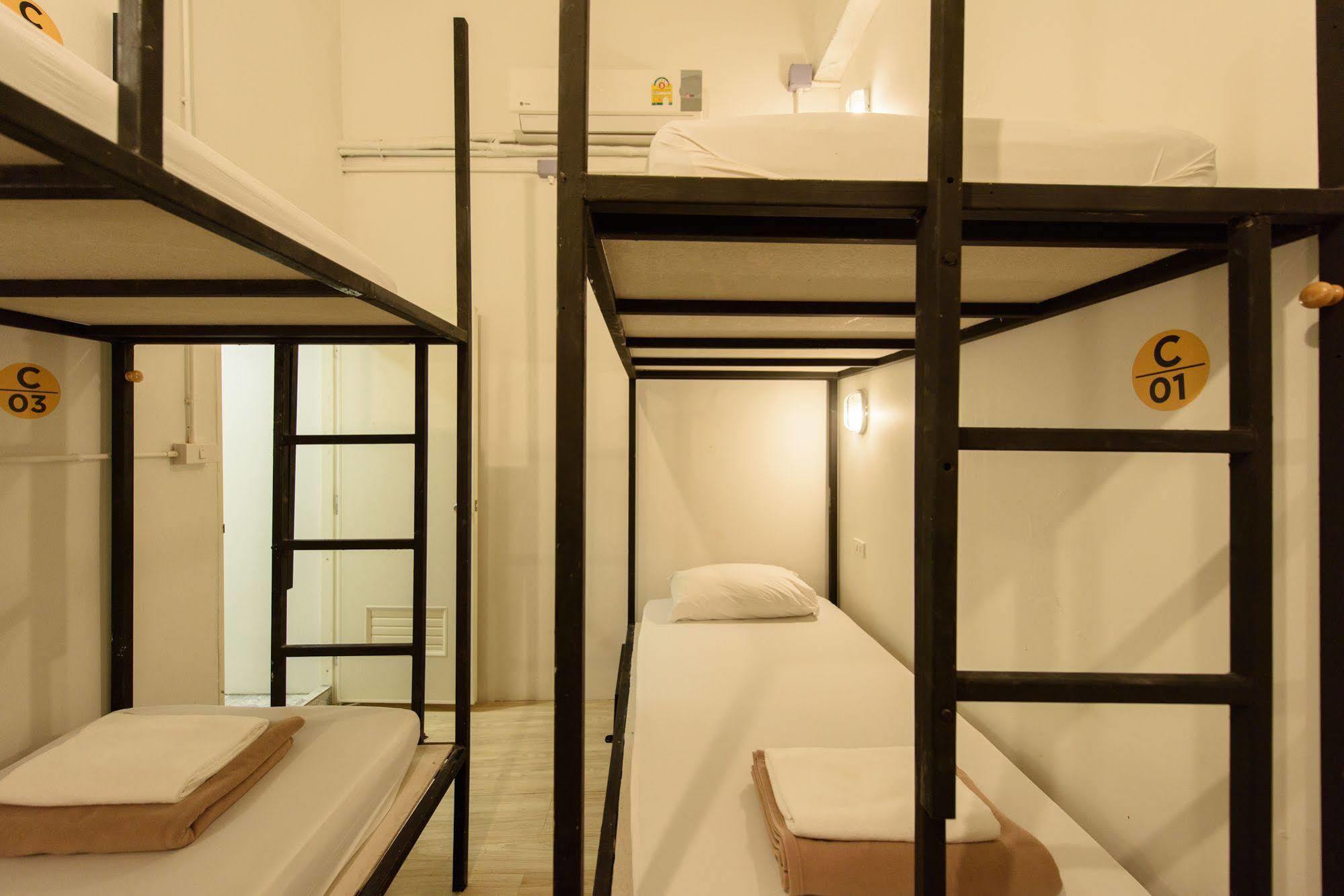 Warm White Hostel Бангкок Екстер'єр фото
