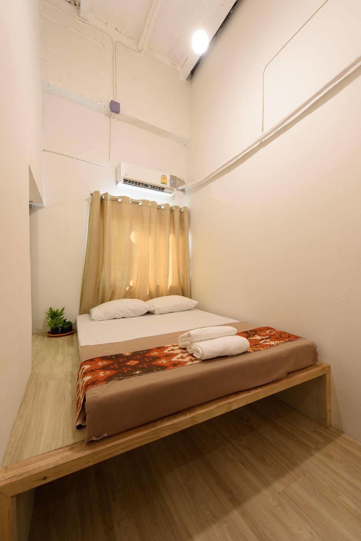 Warm White Hostel Бангкок Екстер'єр фото